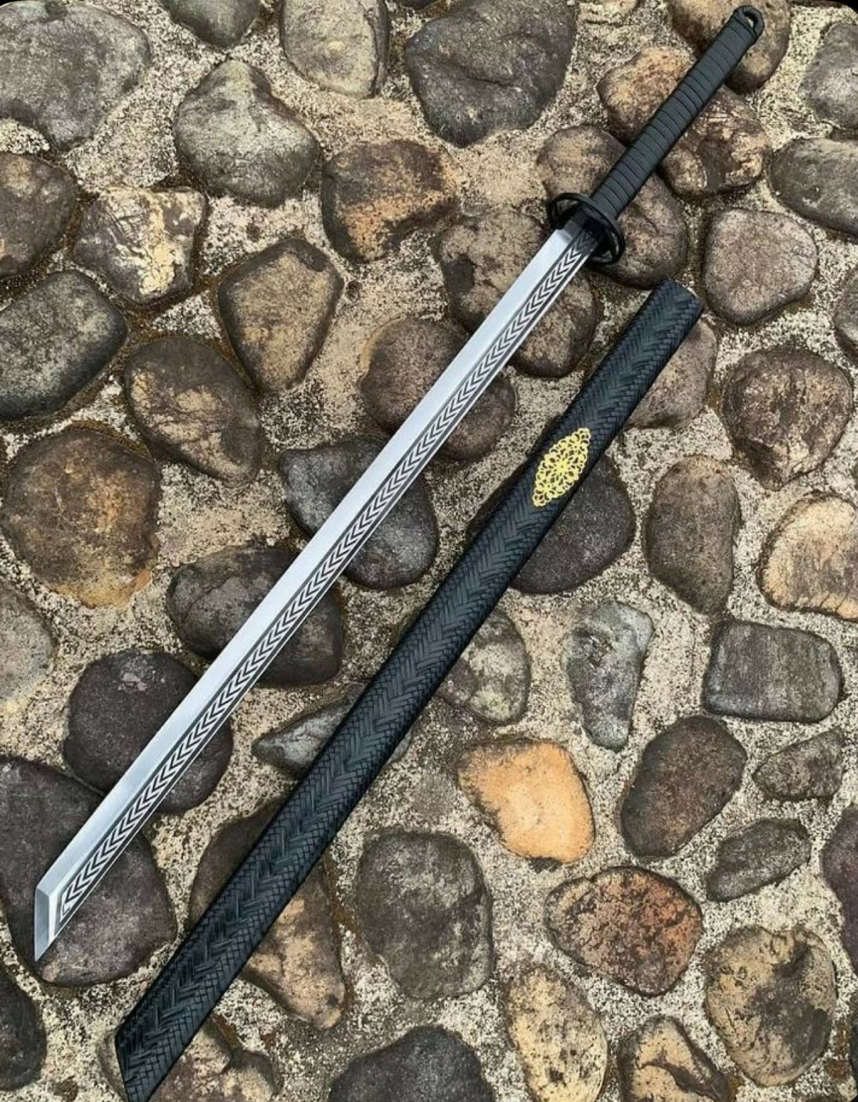 Handmade 1095 Steel Katana – Etched Blade with Scabbard