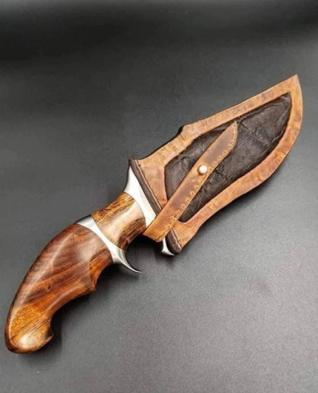 Handmade Knife with Rosewood Handle and Damascus Steel Blade